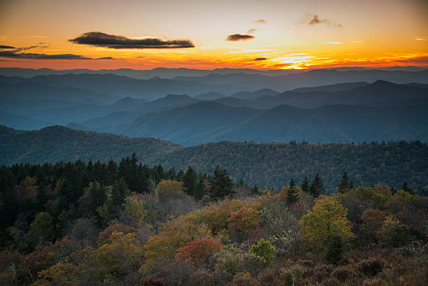 istock Autumn Sunset on the Blue Ridge Parkway 187703669