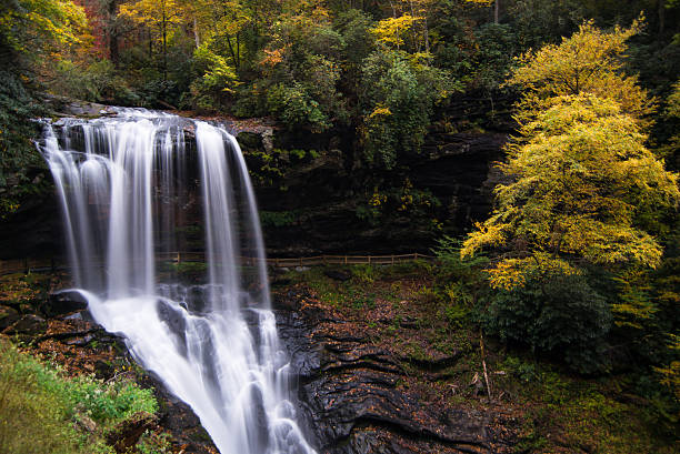 istock Dry Falls in Western North Carolina 187712735