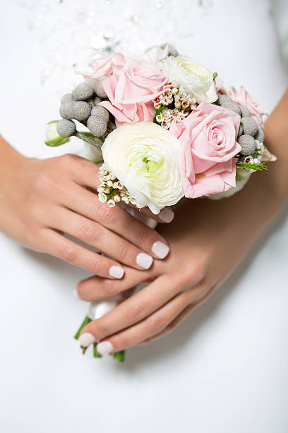 Fashionable bride & wedding bouquet