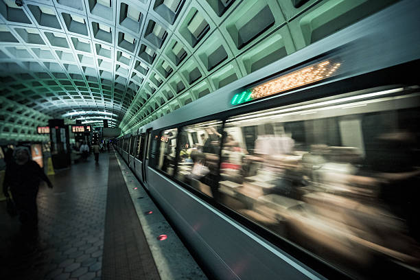 washington dc subterrâneo - blurred motion city life train europe imagens e fotografias de stock