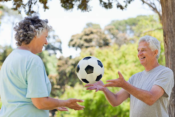istock Couple throws a ball to each other 187714579
