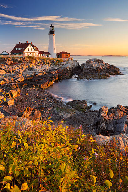 faro di portland head, maine, stati uniti d'america all'alba - lighthouse maine portland maine scenics foto e immagini stock