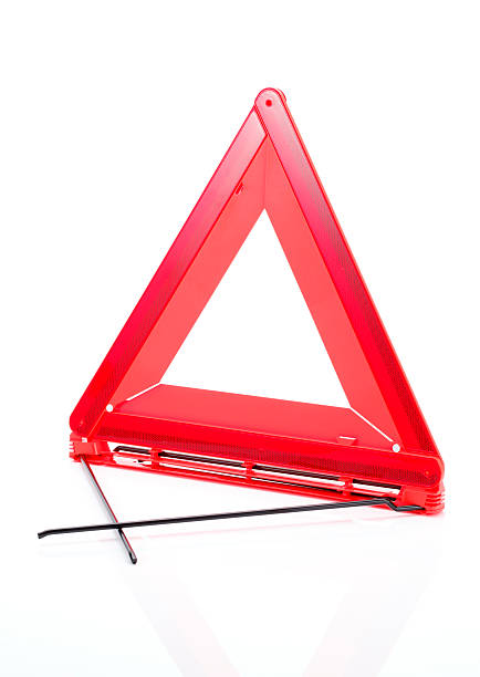 triangle de présignalisation - reflector danger warning triangle vehicle breakdown photos et images de collection