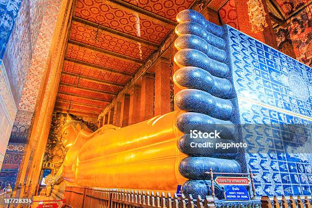 Photo libre de droit de Temple De Wat Pho À Bangkok Thaïlande banque d'images et plus d'images libres de droit de Heures supplémentaires - Heures supplémentaires, Vat, Antique