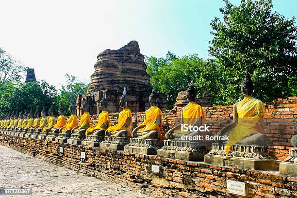 Foto de Estátua De Buda No Templo Mongkol Em Ayutthaya Tailândia e mais fotos de stock de Ayuthaya