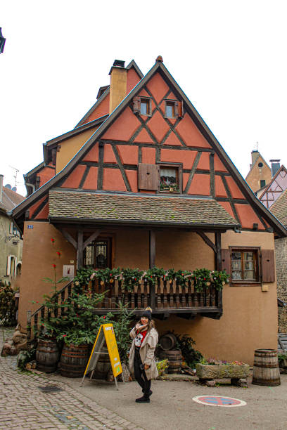 Image of a woman in the streets of Eguisheim in December 2022