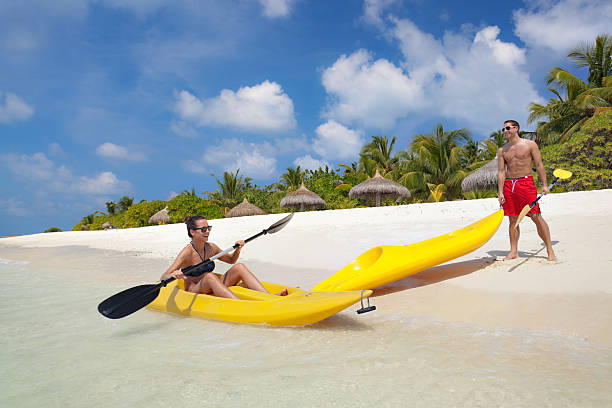 istock island couple watersport 187736228
