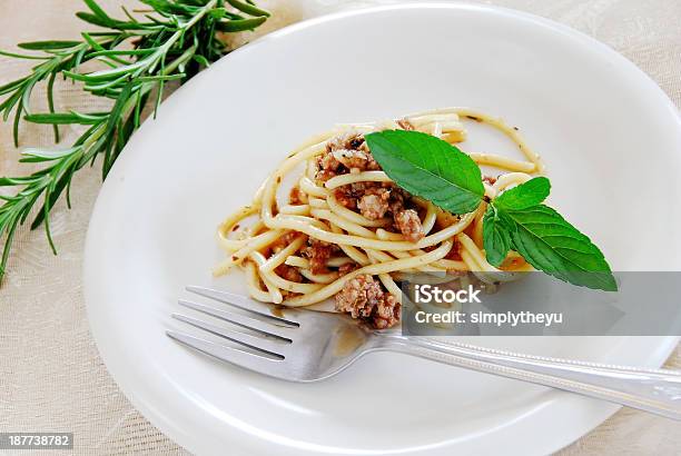 Foto de Espaguete Com Carne Picada e mais fotos de stock de Porção de comida - Porção de comida, Pequeno, Refeições