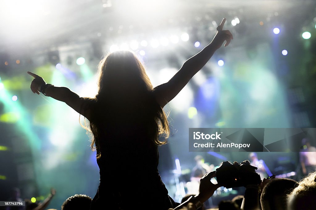 Garota em um concerto - Foto de stock de Audiência royalty-free