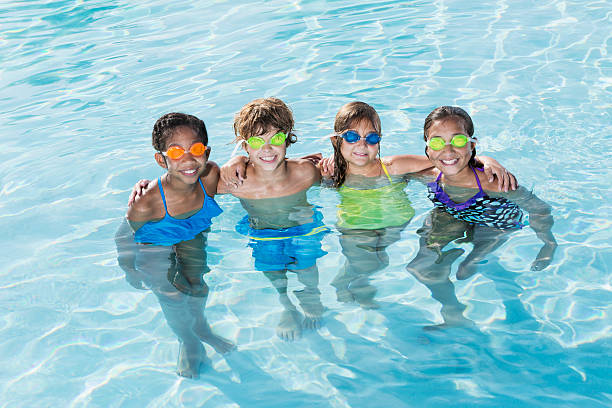 istock Group of kids in swimming pool 187756092