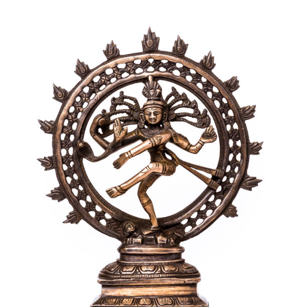 shiva dancing nataraja estatueta de bronze isolada no fundo branco. - shiva nataraja dancing indian culture - fotografias e filmes do acervo