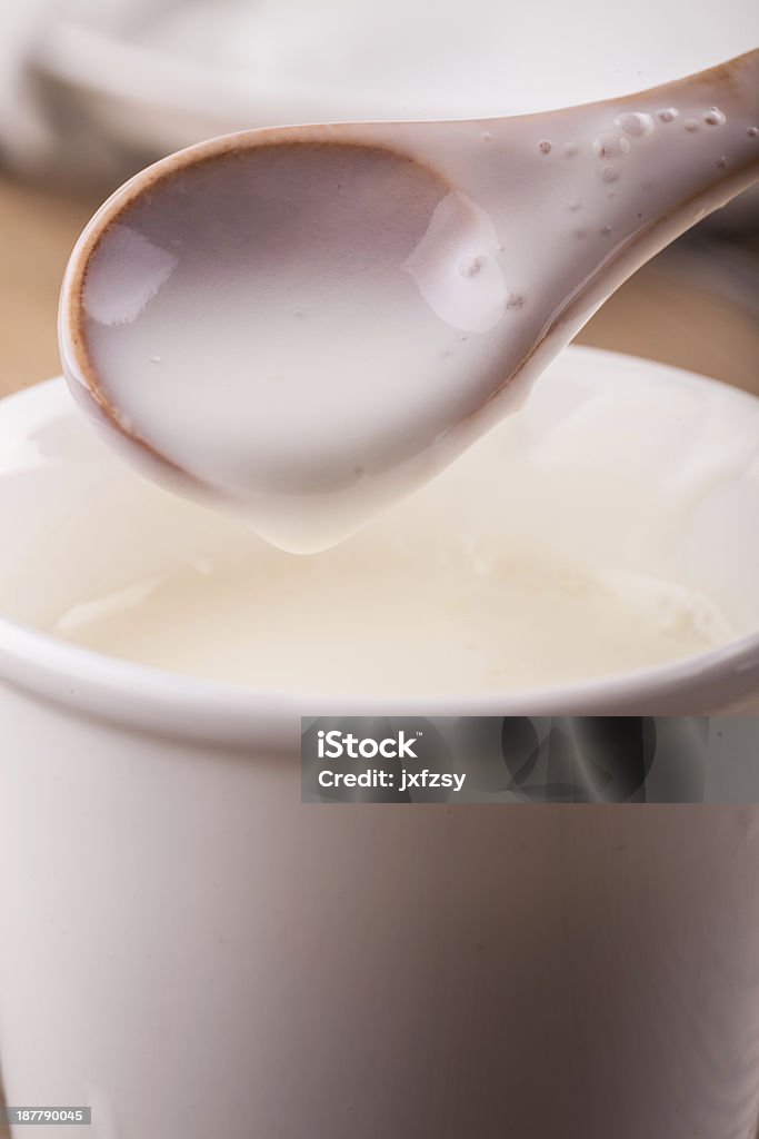 Iogurte no recipiente - Royalty-free Bebida Foto de stock
