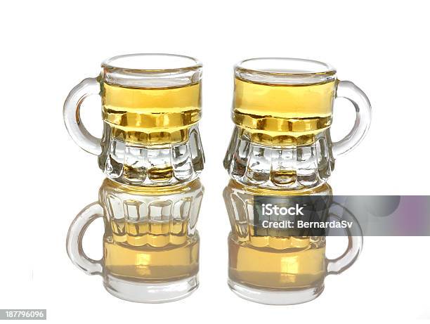 Dos Vasos De Toma Brandy Caliente Aislada Foto de stock y más banco de imágenes de Amarillo - Color - Amarillo - Color, Bebida, Bebida alcohólica