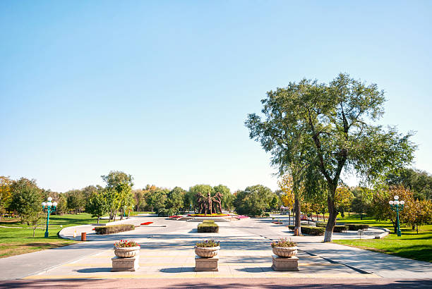 istock Sun Island Park in autumn 187799821