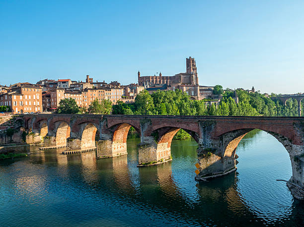 istock Albi, bridge over the Tarn river 187801346