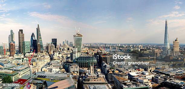 Photo libre de droit de Panorama De Londres Avec Le Shard Et Docklands De St Pauls banque d'images et plus d'images libres de droit de Activité bancaire