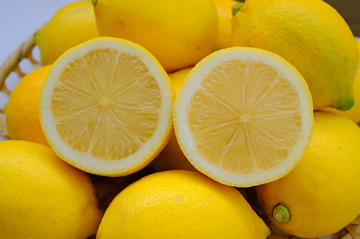 This is a picture of a lemon