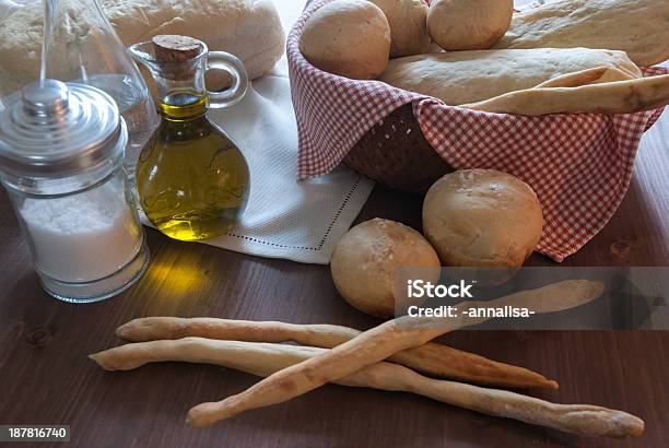 Pan Foto de stock y más banco de imágenes de Abundancia - Abundancia, Aceite de oliva, Aceite para cocinar