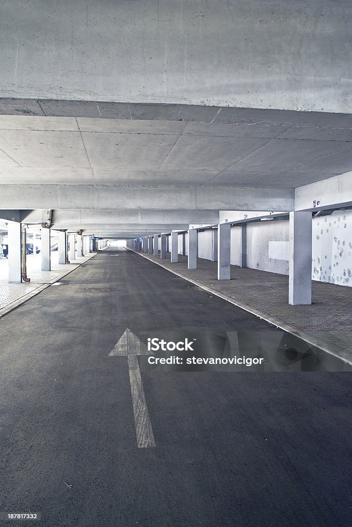 Dettaglio garage pubblico - Foto stock royalty-free di Ambientazione interna