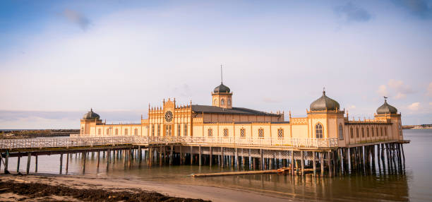 istock Varberg old bathhouse at the beach 187817488