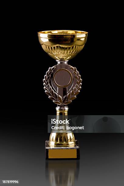 Foto de Copa Do Troféu e mais fotos de stock de Bronze - Descrição de Cor - Bronze - Descrição de Cor, Bronze - Liga, Coleção