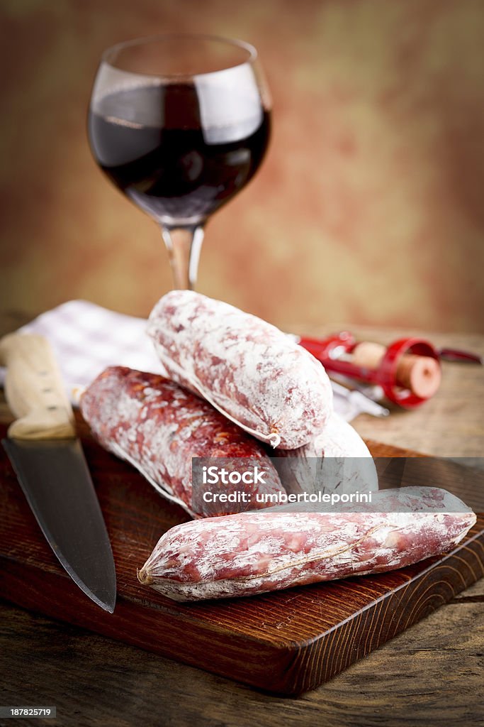 salami italien et verre à vin rouge - Photo de Aliment libre de droits