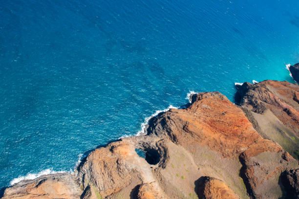 istock Na Pali Coast 1878259195