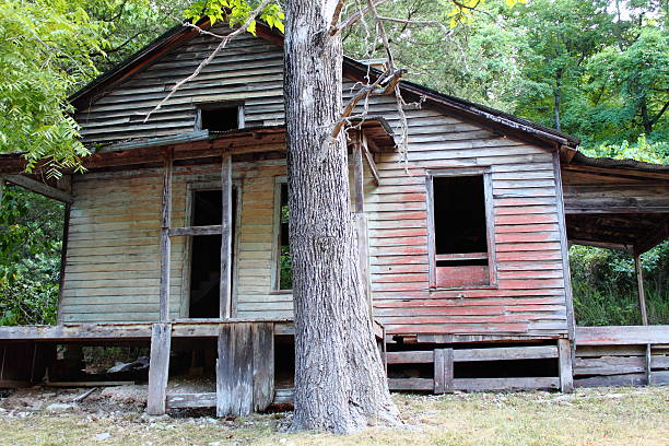 istock Abandoned Historic Building with Peeling Paint 187826051