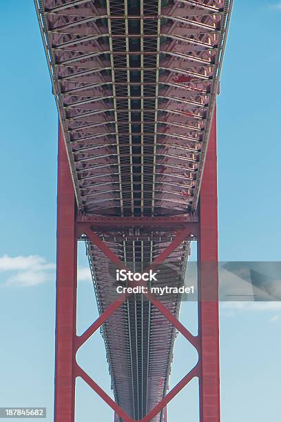 Ponte Sospeso - Fotografie stock e altre immagini di Acciaio - Acciaio, Acqua, Ambientazione esterna