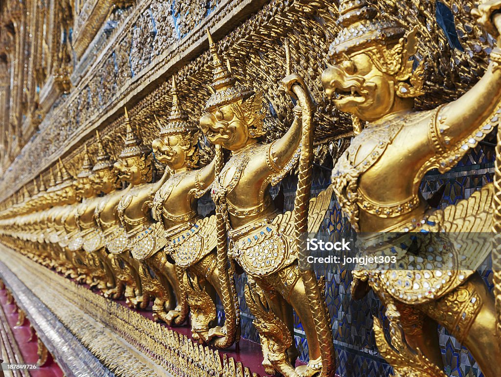 Garuda w Wat Phra Kaew Wielki Pałac - Zbiór zdjęć royalty-free (Architektura)