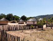 typische-stammesdorfs-in-simbabwe.jpg?b=1&s=170x170&k=20&c=wpC1x5SDBpH4SbdpRhnIgba4E3_y7veW_lIhD7eNqws=