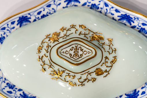 Decorative plate with blue flowers