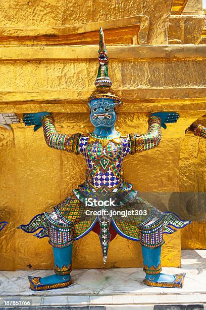 Гигантский Будда В Большой Дворец Бангкок Таиланд — стоковые фотографии и другие картинки Азия