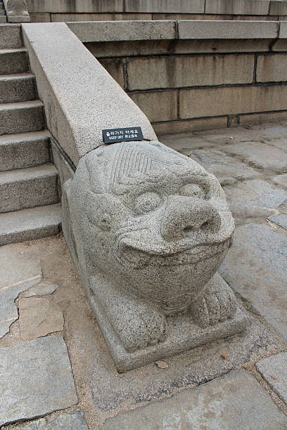 istock Animal statue on the staircase, Deoksugung Palace 187856234