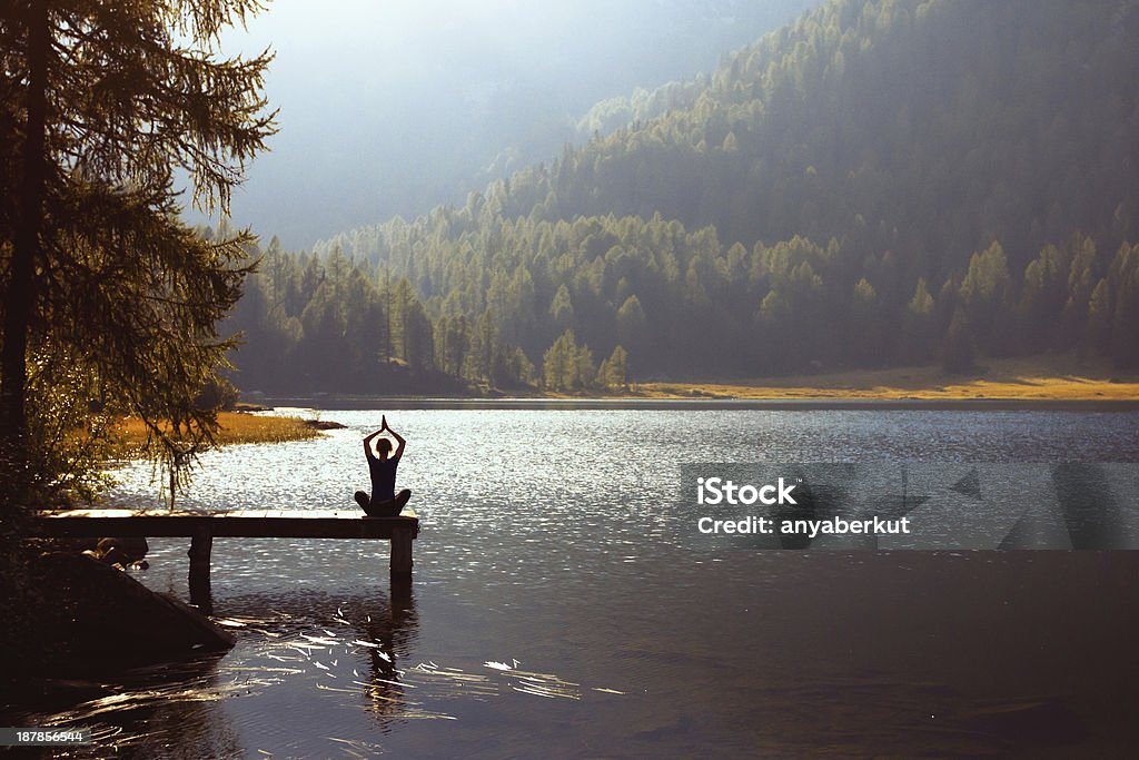 yoga auf den See - Lizenzfrei Yoga Stock-Foto