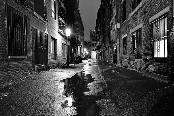 istock Alleyway in Black and White 187863863