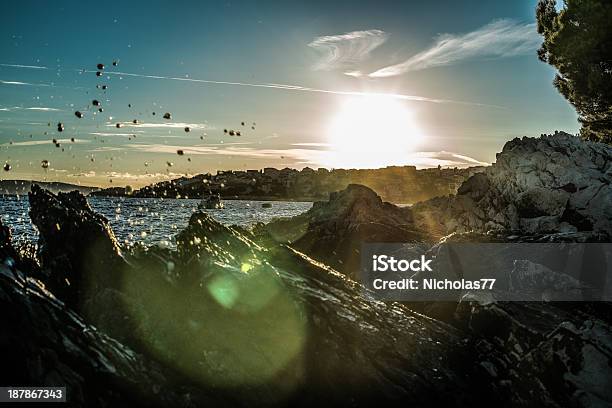 Puesta Del Sol Foto de stock y más banco de imágenes de Acantilado - Acantilado, Agua, Aire libre