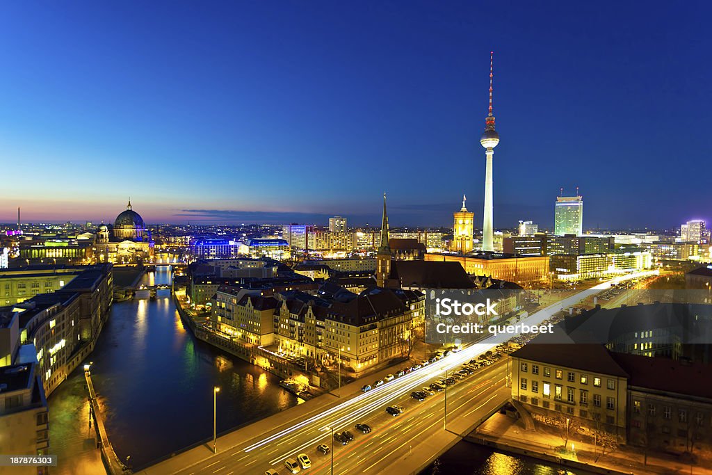 Skyline von Berlin in der Dämmerung - Lizenzfrei Berliner Fernsehturm Stock-Foto