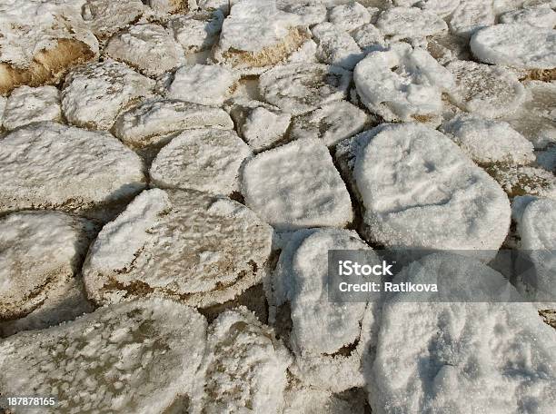 Incrinato Ghiaccio Sulla Superficie Del Mare - Fotografie stock e altre immagini di Acqua - Acqua, Acquamarina, Ambiente