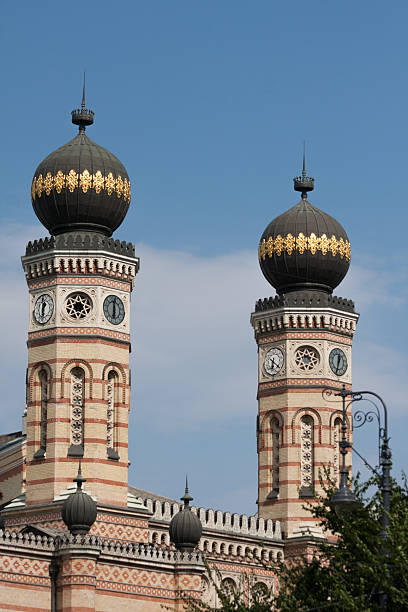 istock The turrets of grand synagogue, Budapest Hungary 187898406