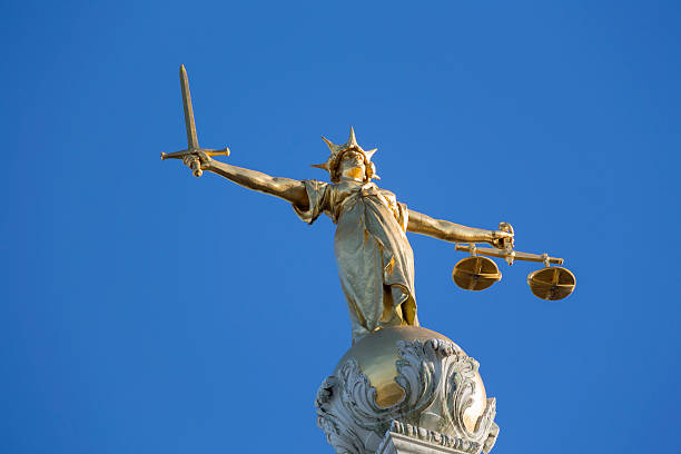 istock Lady Justice on top of Old Bailey 187906636