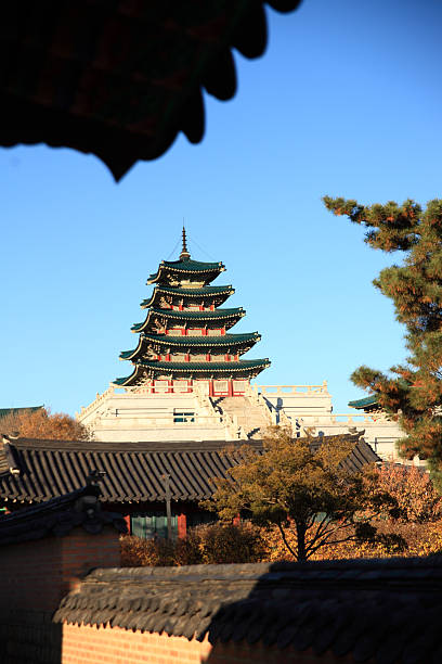 istock Gyeongbokgung palace 187907956