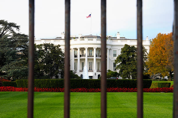 istock White House through Bars of a Fence 187908010