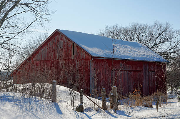 istock Old Red Shed By a Country Road 187913064