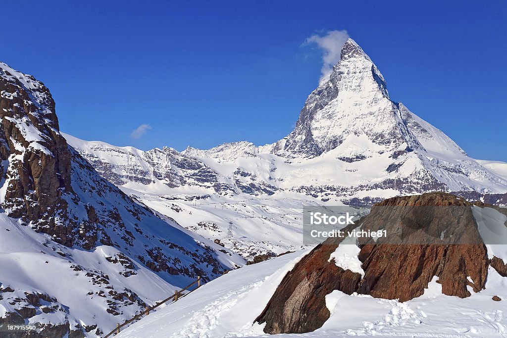 Landschaft mit Matterhorn peak mit Red rock im Gornergrat - Lizenzfrei Matterhorn Stock-Foto