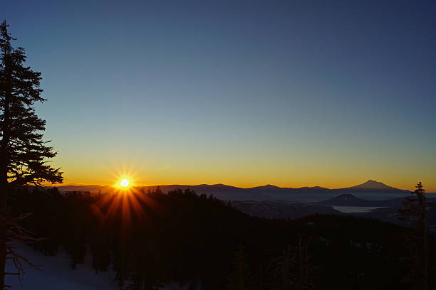 istock Shasta championship game Sunrise 187918338