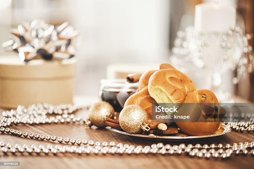 Weihnachten Dekoration und Safran-Brötchen - Lizenzfrei Alkoholisches Getränk Stock-Foto