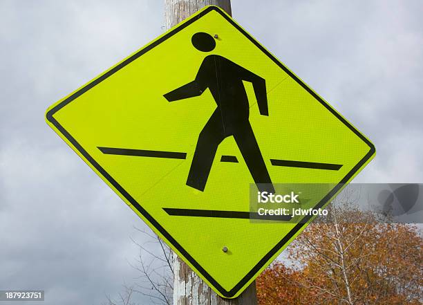 Fußgängerübergang Stockfoto und mehr Bilder von Alta Velocidad Española - Alta Velocidad Española, Beton, Blatt - Pflanzenbestandteile