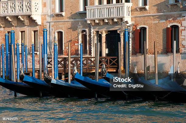 Foto de Gôndolas Em Veneza E O Grande Canal e mais fotos de stock de A Giudecca - A Giudecca, Atracado, Canal