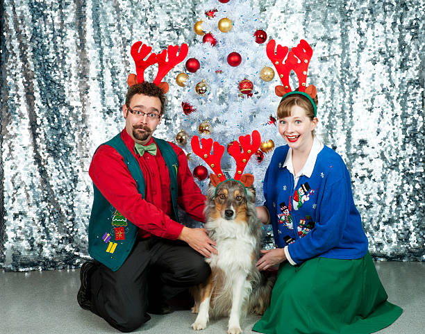 unhandliche weihnachten porträt - kitsch men ugliness humor stock-fotos und bilder